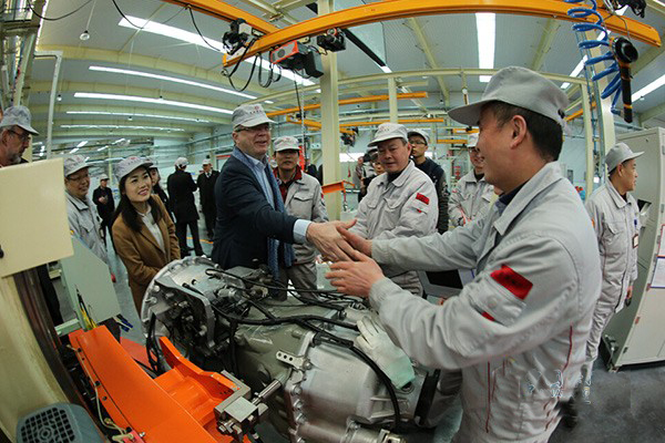沃尔沃集团总裁参观东风商用车工厂.jpg